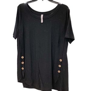 Zenana Premium women’s Black Top with faux wood buttons Size 1X